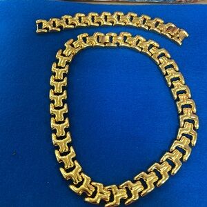 Fashion Bold Gold Tone Necklace & Bracelet Set